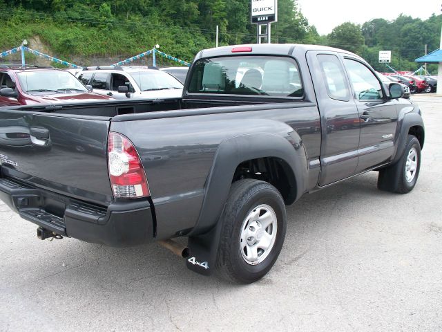 2011 Toyota Tacoma Ext Cab - 4x4 LT At Brookv