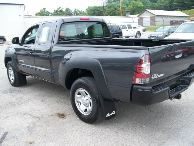 2011 Toyota Tacoma Ext Cab - 4x4 LT At Brookv