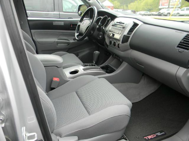 2011 Toyota Tacoma Ext Cab - 4x4 LT At Brookv