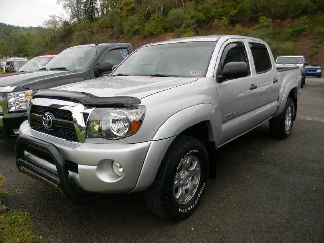 2011 Toyota Tacoma Ext Cab - 4x4 LT At Brookv