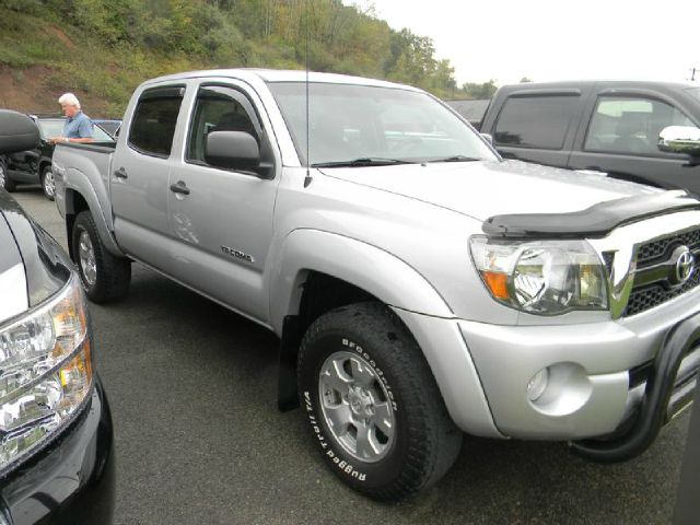 2011 Toyota Tacoma Ext Cab - 4x4 LT At Brookv