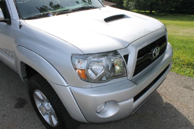 2011 Toyota Tacoma Touring_leather