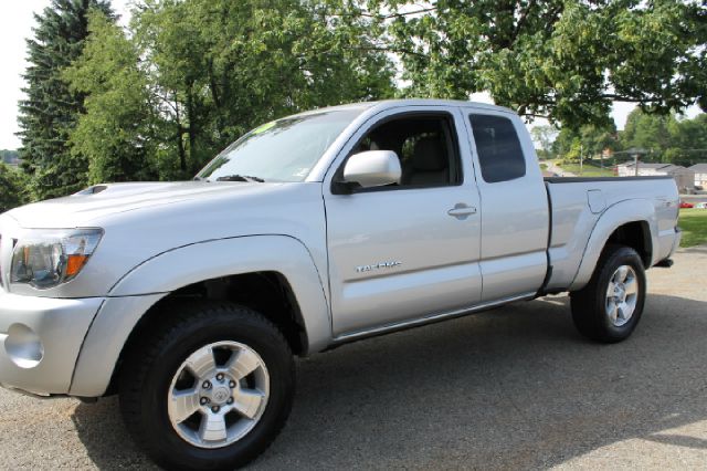 2011 Toyota Tacoma Touring_leather