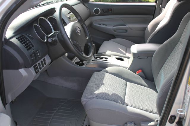 2011 Toyota Tacoma Touring_leather