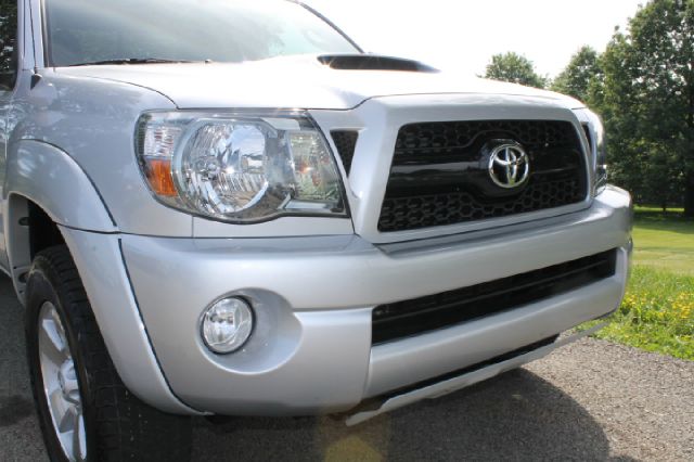 2011 Toyota Tacoma Touring_leather