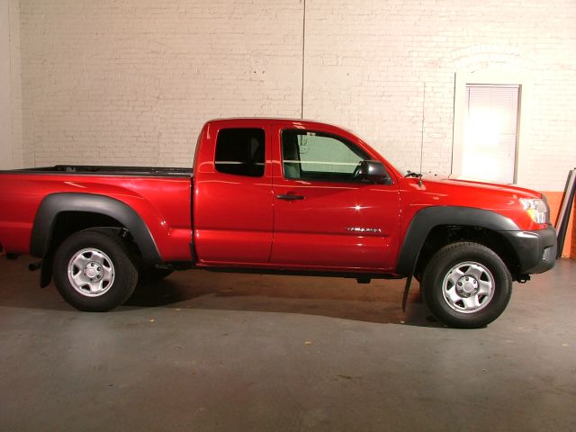 2012 Toyota Tacoma Ext Cab - 4x4 LT At Brookv