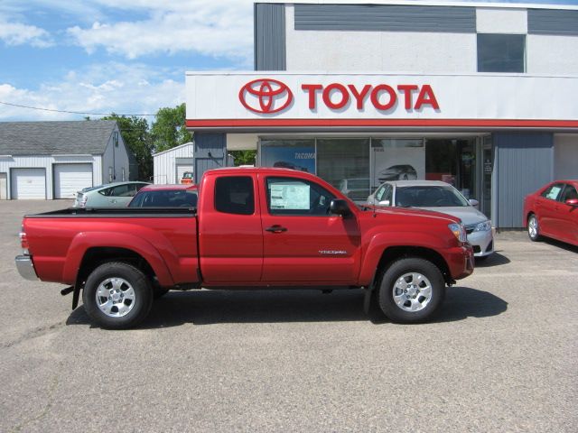 2013 Toyota Tacoma Ext Cab - 4x4 LT At Brookv