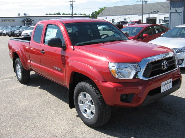 2013 Toyota Tacoma Ext Cab - 4x4 LT At Brookv