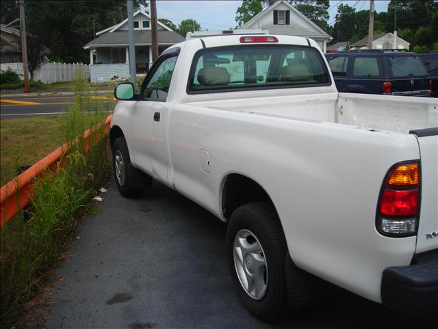 2004 Toyota Tundra Base