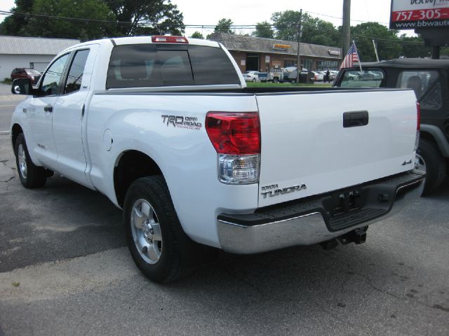 2011 Toyota Tundra 7 Passenger Quad Seating 4 Door