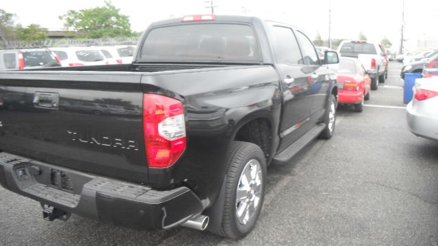 2013 Toyota Tundra SLT Sharp