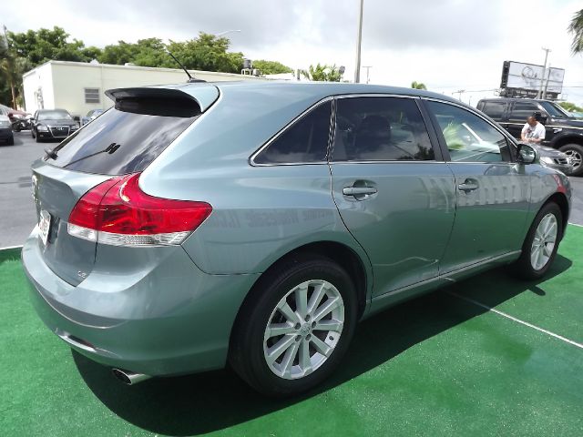 2012 Toyota Venza 2006 Hyundai LX