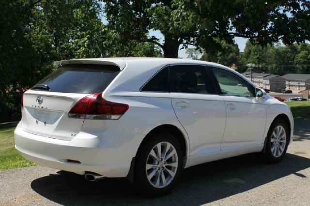 2013 Toyota Venza 2006 Hyundai LX