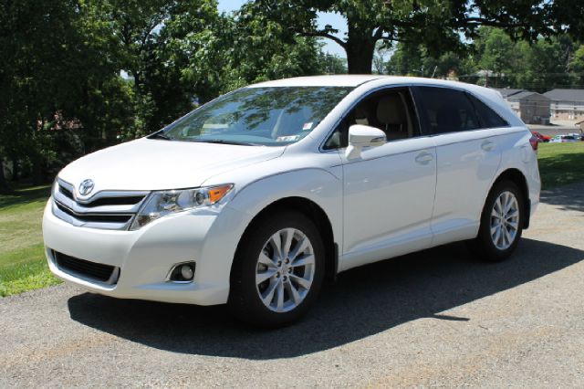 2013 Toyota Venza 2006 Hyundai LX