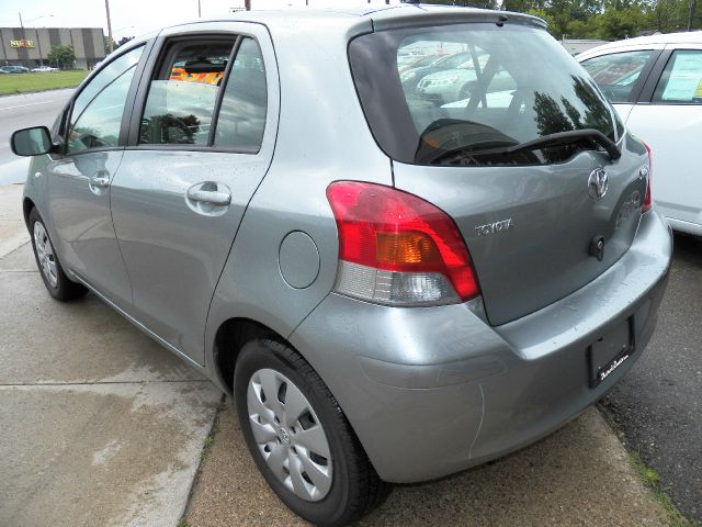 2009 Toyota Yaris Base W/5-spd Auto