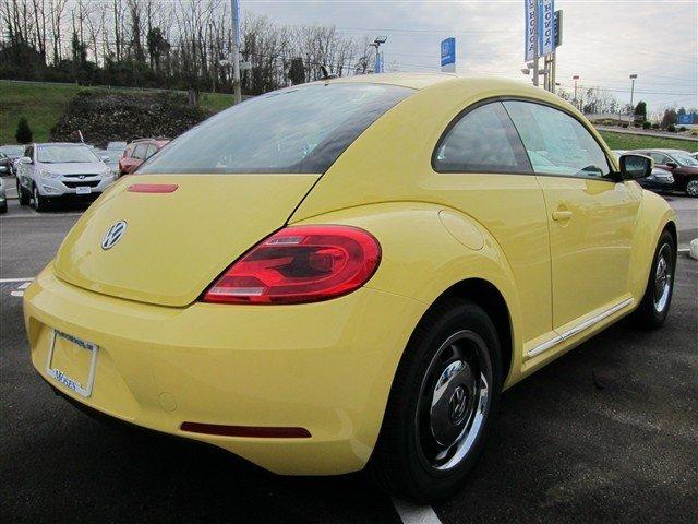 2012 Volkswagen Beetle Reg Cab 135.5 WB 4WD DRW