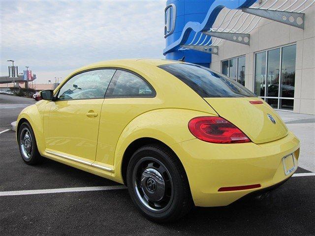 2012 Volkswagen Beetle Reg Cab 135.5 WB 4WD DRW