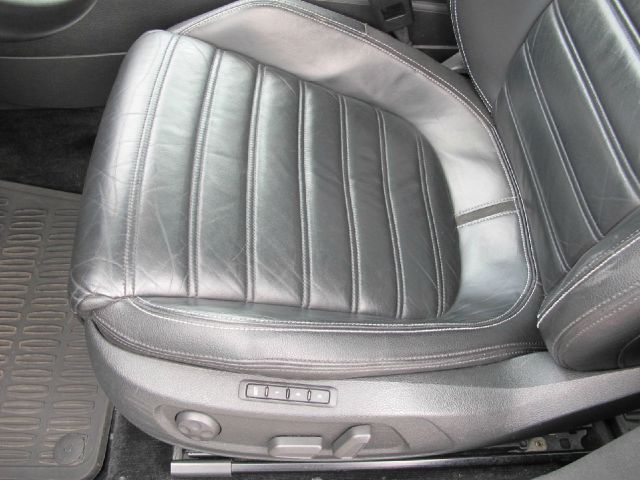 2009 Volkswagen CC LE 4x43rd Row Leather