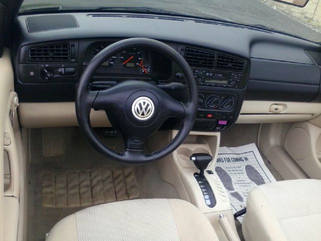 2000 Volkswagen Cabrio S Sedan