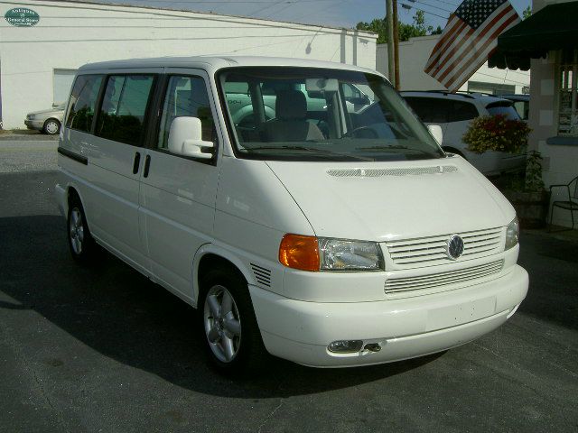 2002 Volkswagen EuroVan Deluxe Sport