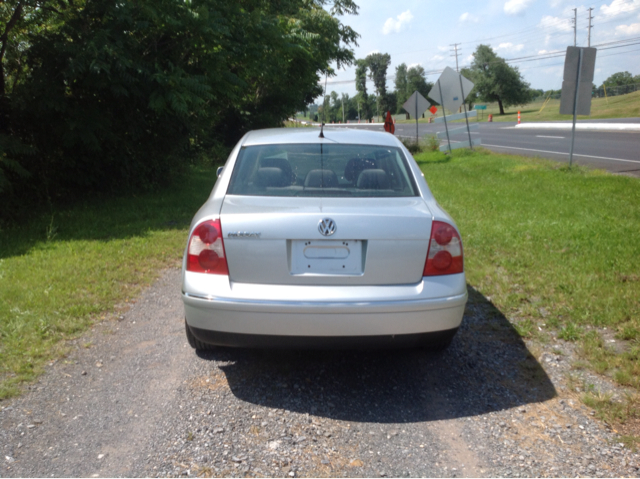 2003 Volkswagen Fox FWD 4dr Sport