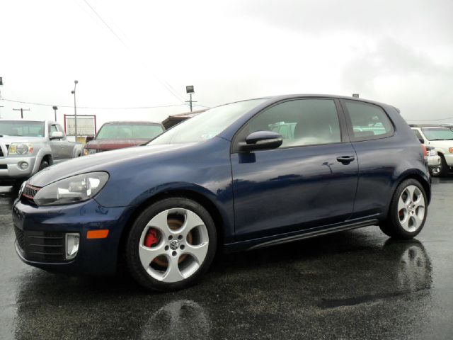 2010 Volkswagen GTI XLE W/moon-roof