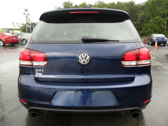 2010 Volkswagen GTI XLE W/moon-roof