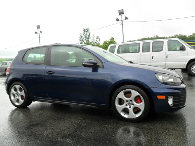 2010 Volkswagen GTI XLE W/moon-roof