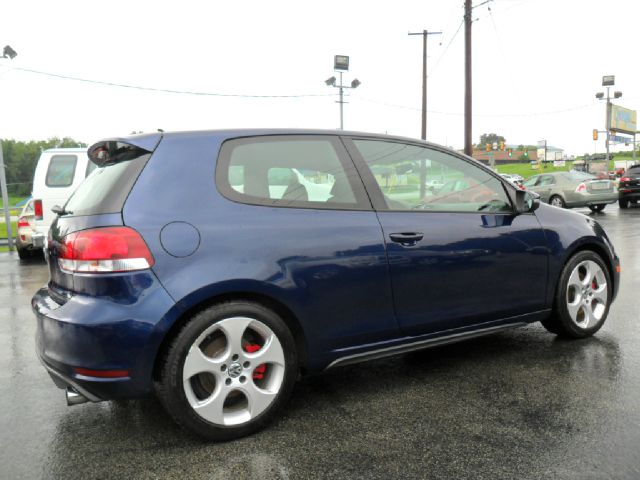 2010 Volkswagen GTI XLE W/moon-roof