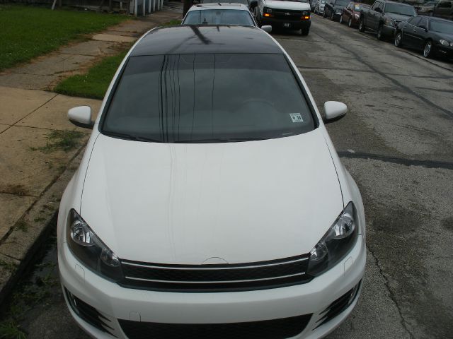 2010 Volkswagen GTI XLE W/moon-roof