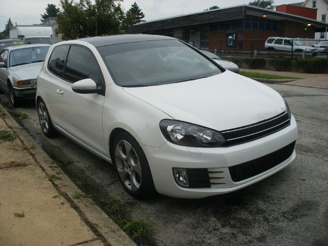 2010 Volkswagen GTI XLE W/moon-roof