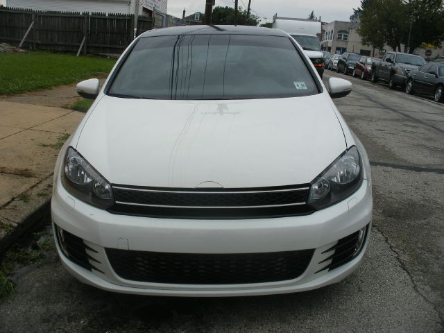 2010 Volkswagen GTI XLE W/moon-roof