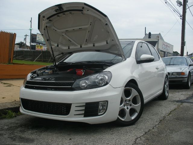 2010 Volkswagen GTI XLE W/moon-roof