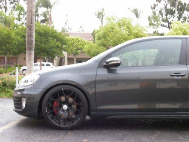 2010 Volkswagen GTI XLE W/moon-roof