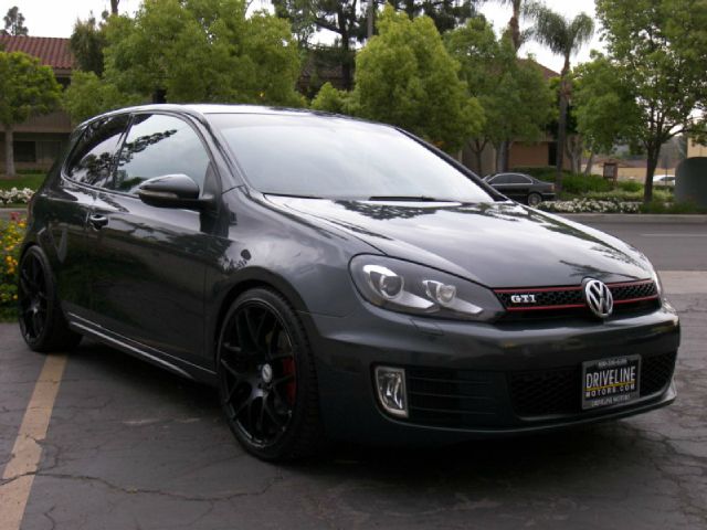 2010 Volkswagen GTI XLE W/moon-roof