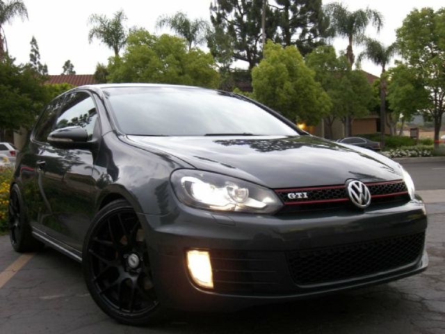 2010 Volkswagen GTI XLE W/moon-roof