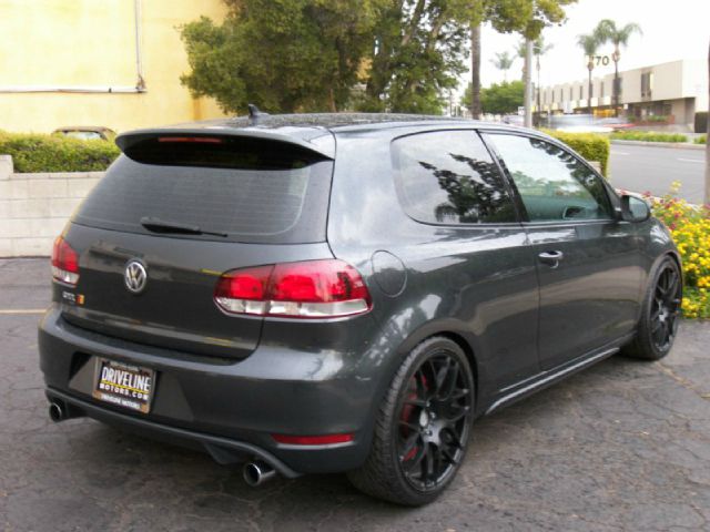 2010 Volkswagen GTI XLE W/moon-roof