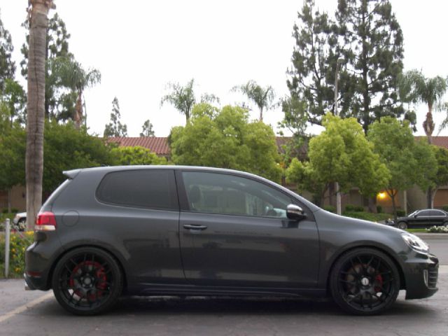 2010 Volkswagen GTI XLE W/moon-roof