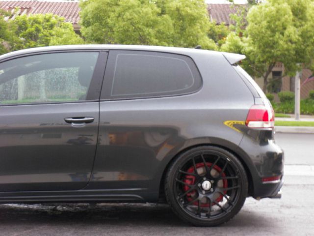 2010 Volkswagen GTI XLE W/moon-roof