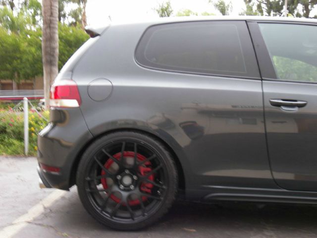 2010 Volkswagen GTI XLE W/moon-roof