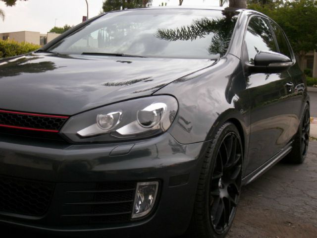 2010 Volkswagen GTI XLE W/moon-roof