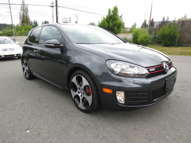 2011 Volkswagen GTI XLE W/moon-roof