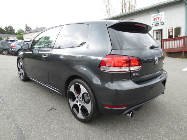 2011 Volkswagen GTI XLE W/moon-roof