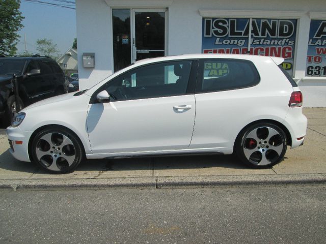 2011 Volkswagen GTI XLE W/moon-roof