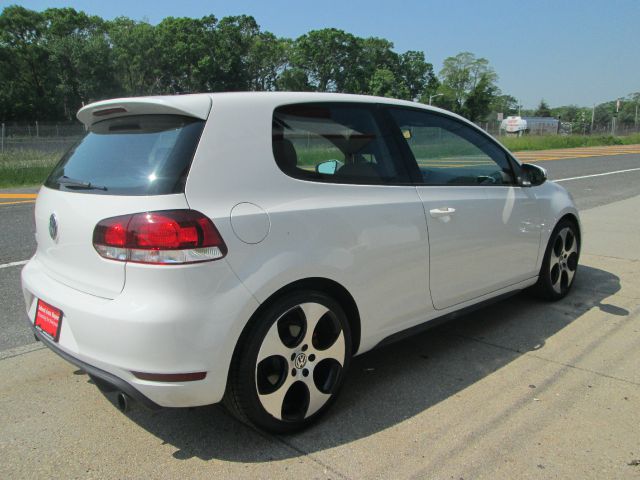 2011 Volkswagen GTI XLE W/moon-roof