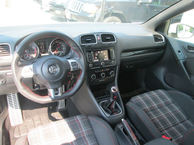 2011 Volkswagen GTI XLE W/moon-roof