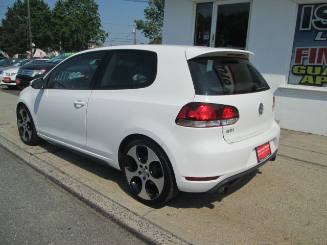 2011 Volkswagen GTI XLE W/moon-roof