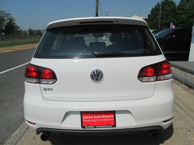 2011 Volkswagen GTI XLE W/moon-roof