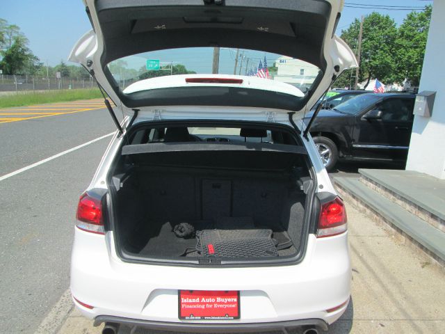 2011 Volkswagen GTI XLE W/moon-roof