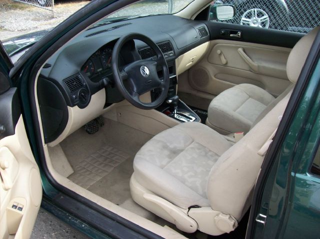 2000 Volkswagen Golf I-4 Manual